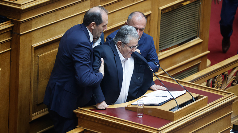 Προγραμματικές Δηλώσεις: Αδιαθεσία Κουτσούμπα ενώ βρισκόταν στο βήμα της Βουλής